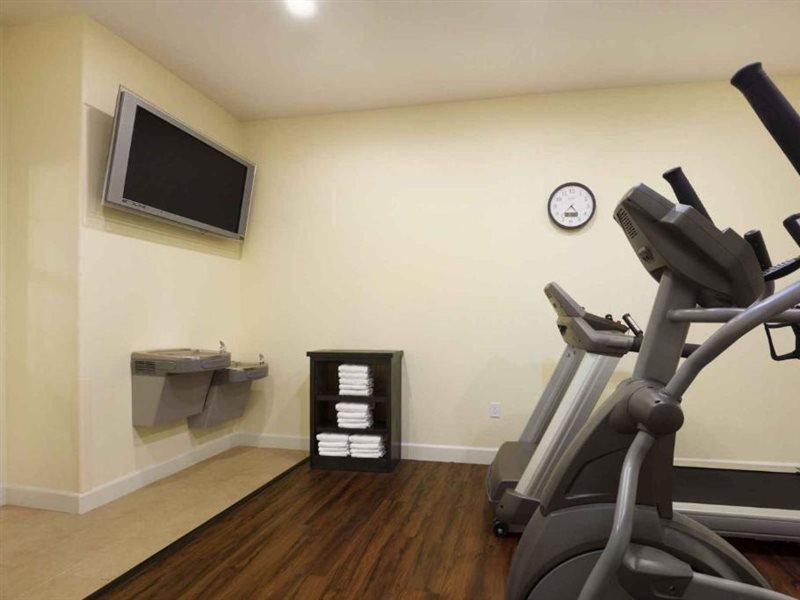 Days Inn & Suites By Wyndham Galveston West/Seawall Экстерьер фото