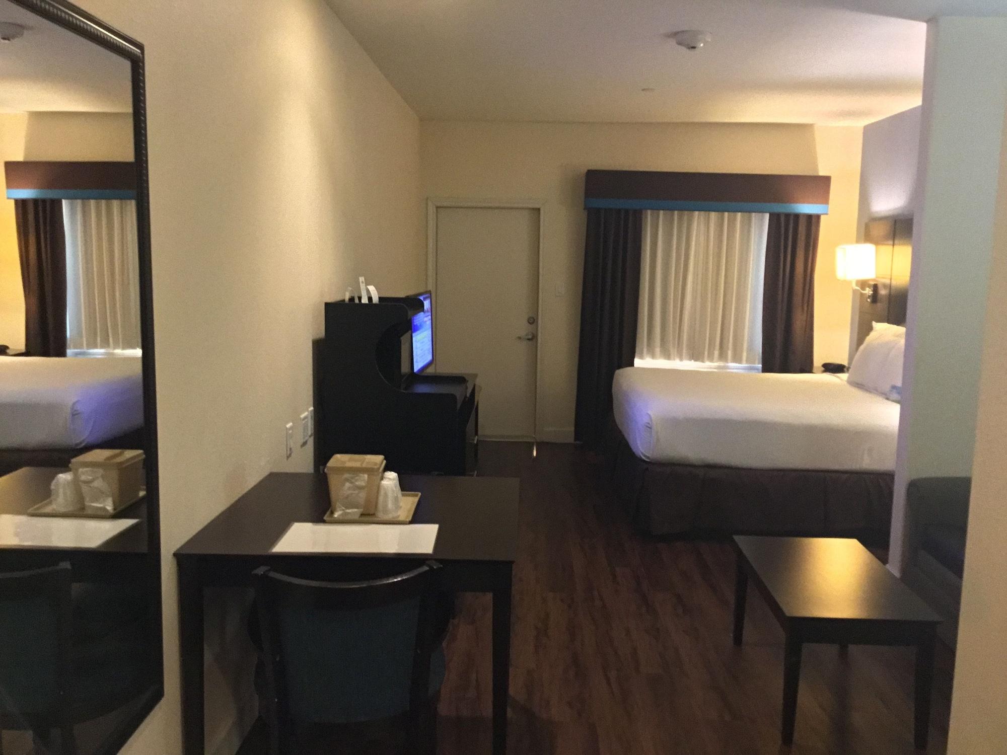 Days Inn & Suites By Wyndham Galveston West/Seawall Экстерьер фото