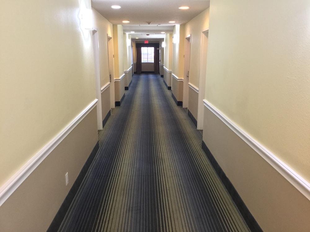 Days Inn & Suites By Wyndham Galveston West/Seawall Экстерьер фото