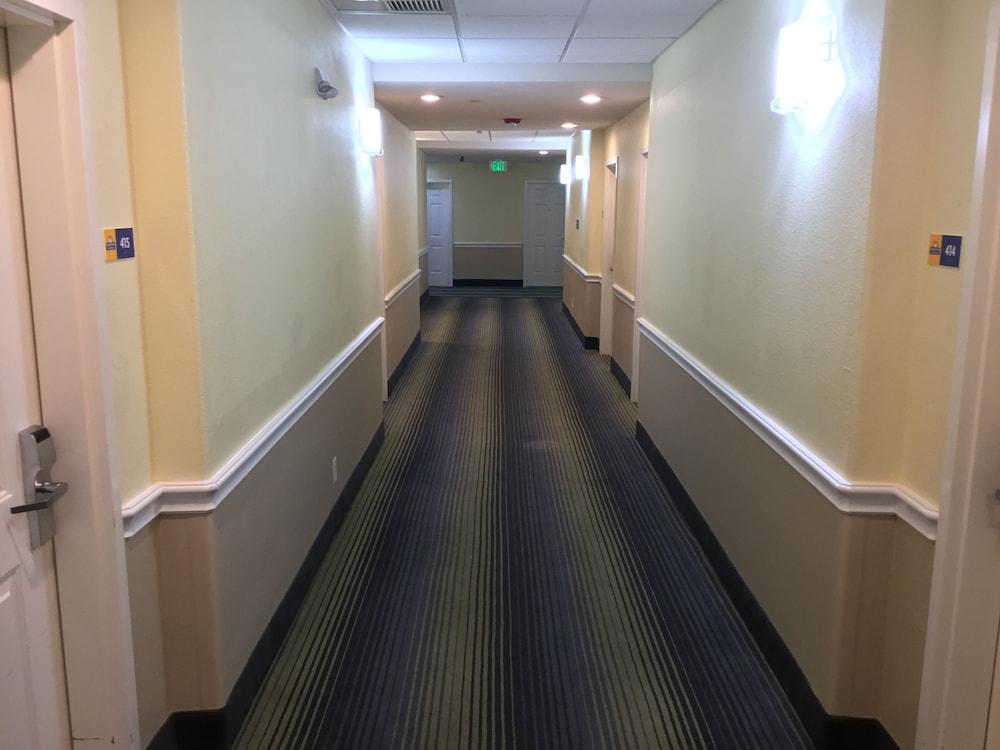 Days Inn & Suites By Wyndham Galveston West/Seawall Экстерьер фото