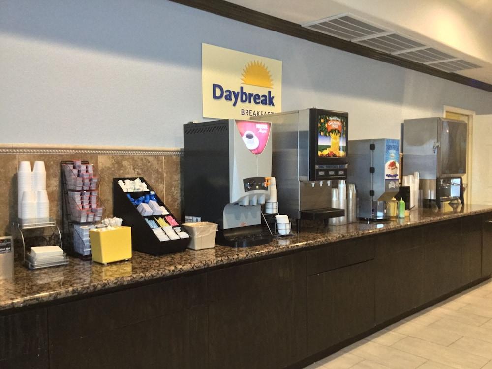 Days Inn & Suites By Wyndham Galveston West/Seawall Экстерьер фото