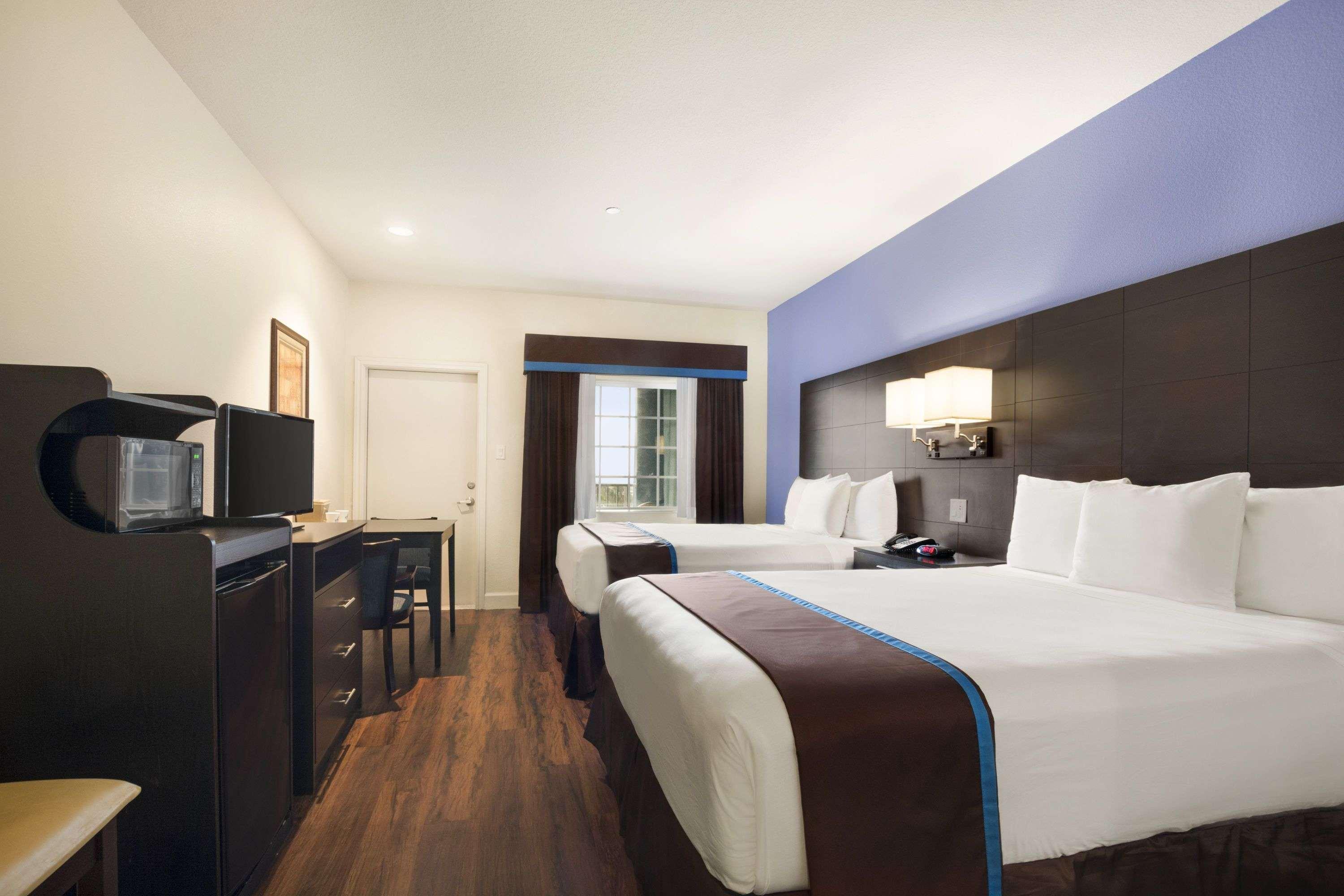 Days Inn & Suites By Wyndham Galveston West/Seawall Экстерьер фото