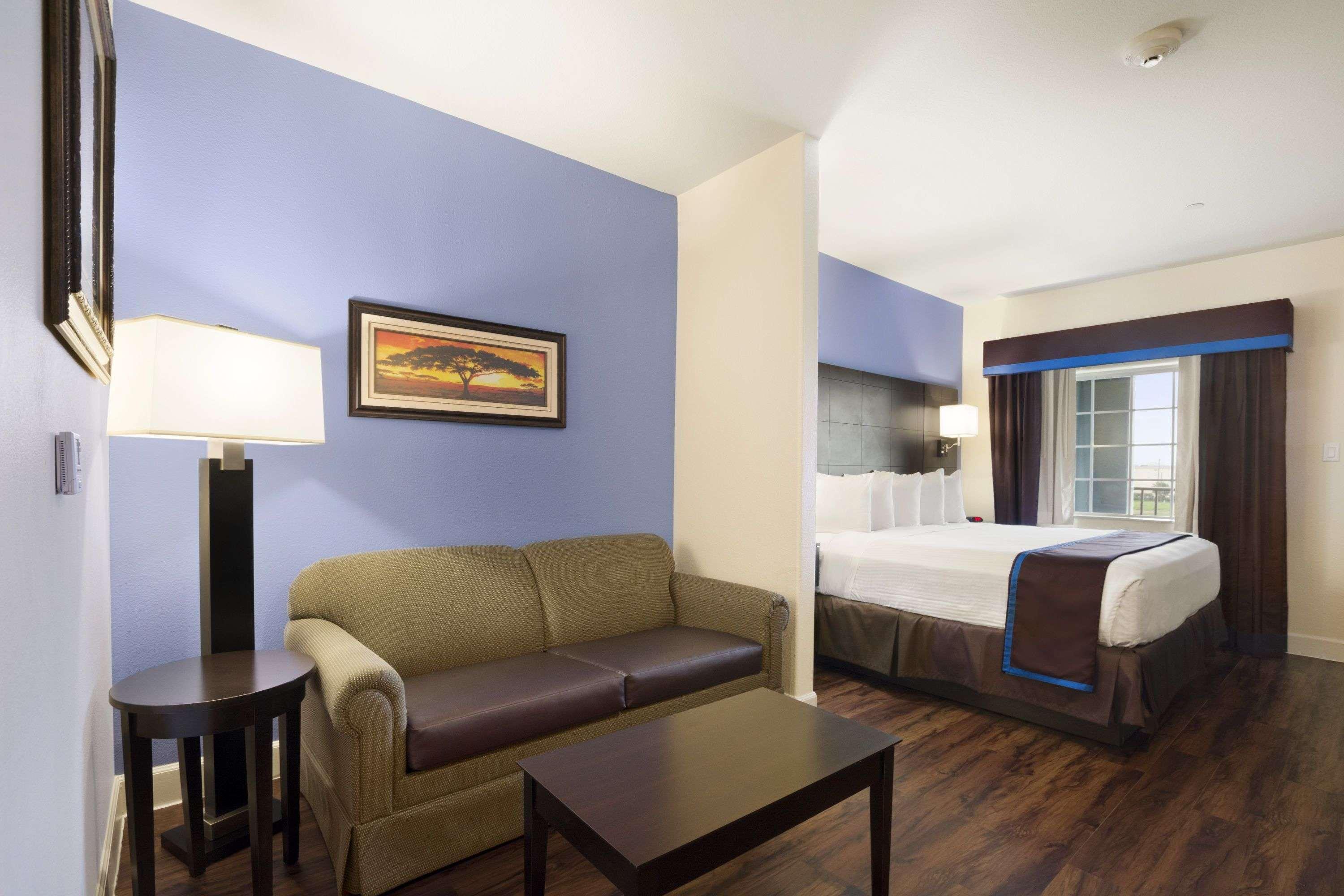 Days Inn & Suites By Wyndham Galveston West/Seawall Экстерьер фото
