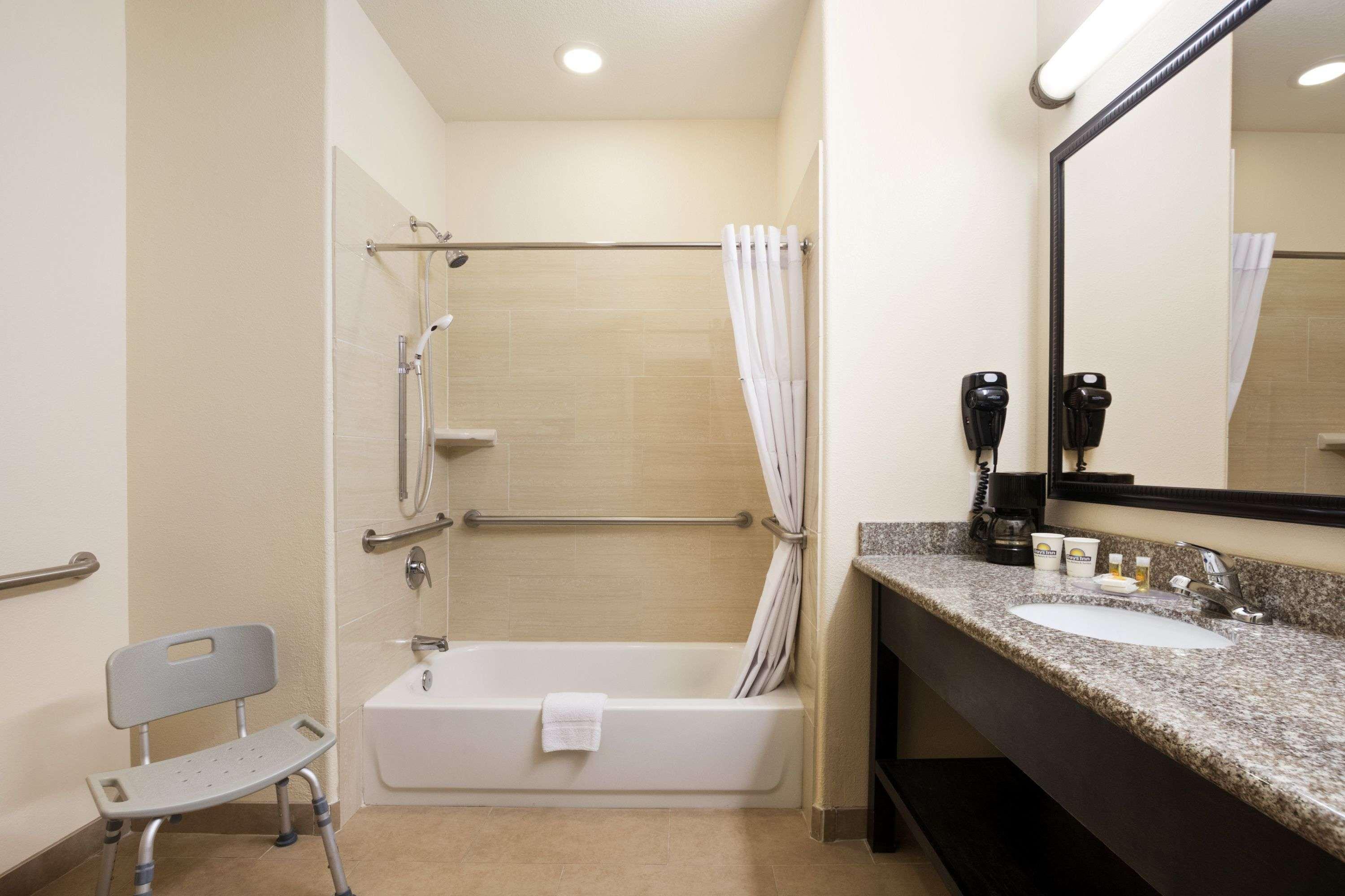 Days Inn & Suites By Wyndham Galveston West/Seawall Экстерьер фото